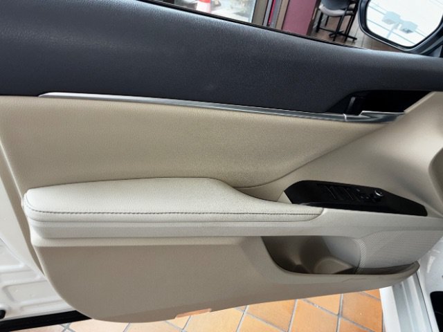 Used 2022 Toyota Camry XLE FWD image 12