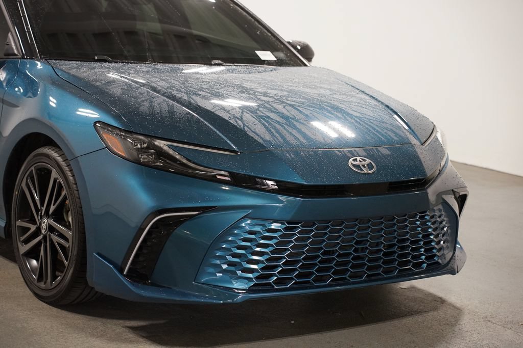 Used 2025 Toyota Camry XSE FWD image 4