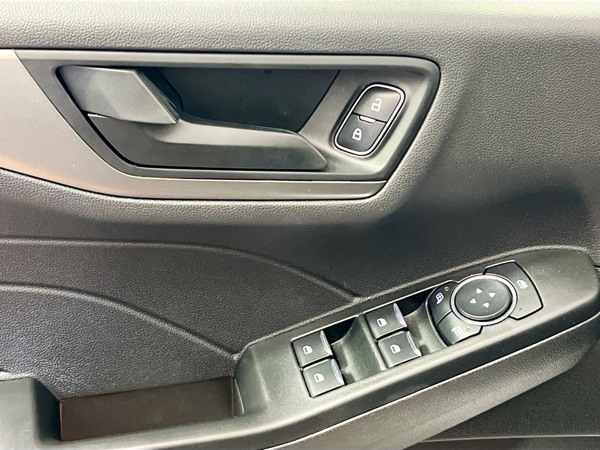 Used 2025 Ford Escape Active image 10