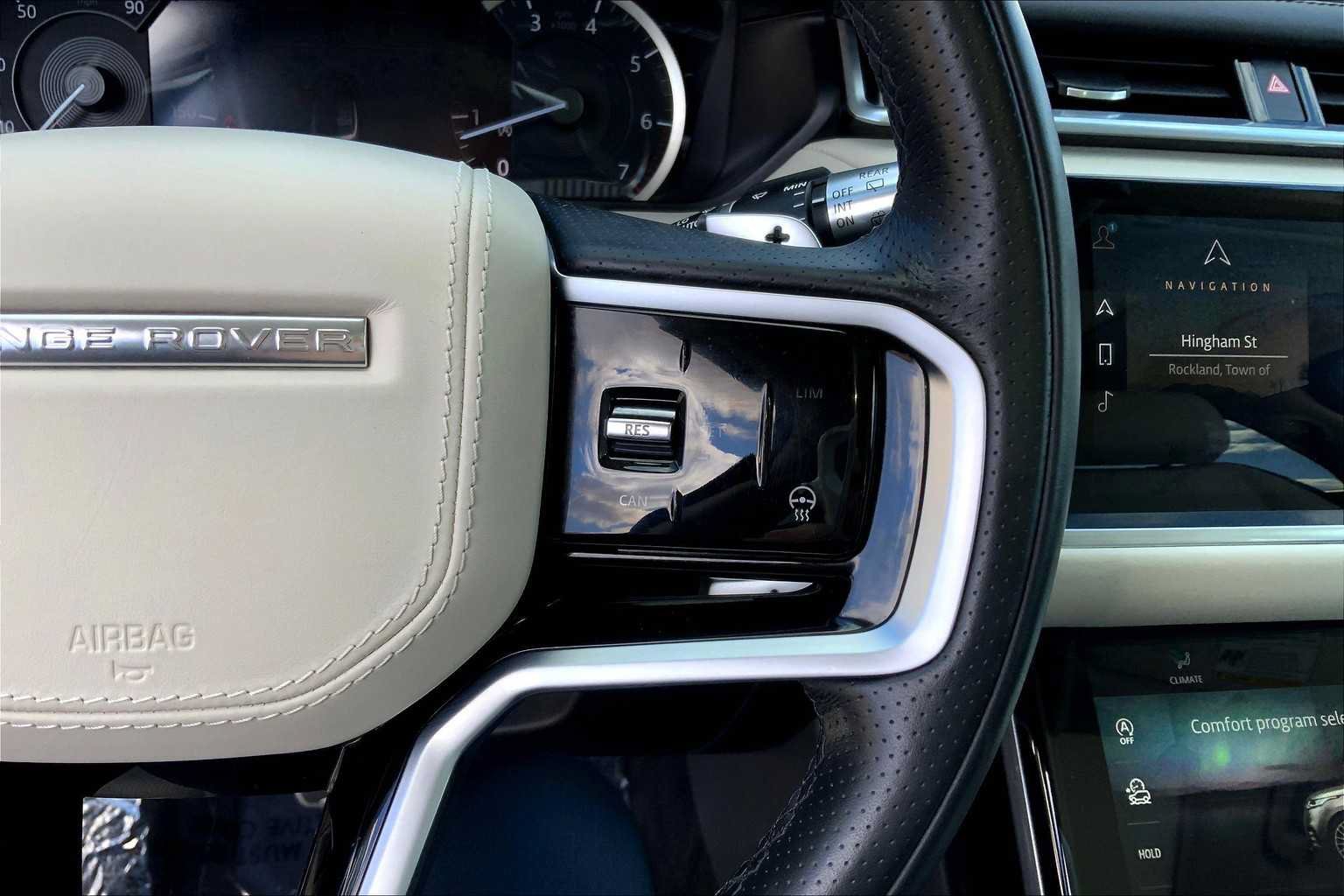 Certified 2022 Land Rover Range Rover Velar R-Dynamic S AWD/4WD image 24