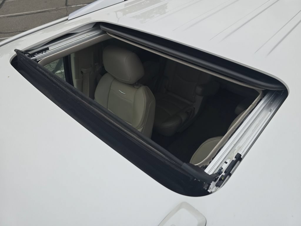 Used 2017 Cadillac Escalade Luxury AWD/4WD image 3