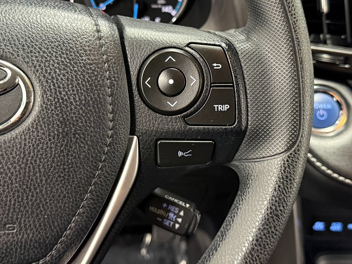 Used 2018 Toyota RAV4 LE AWD/4WD image 18
