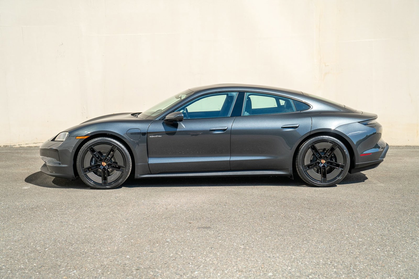 Used 2025 Porsche Taycan image 2