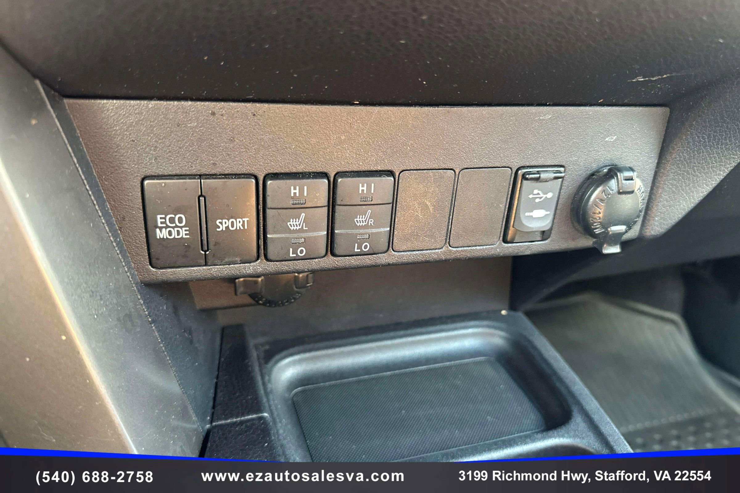 Used 2017 Toyota RAV4 SE image 28