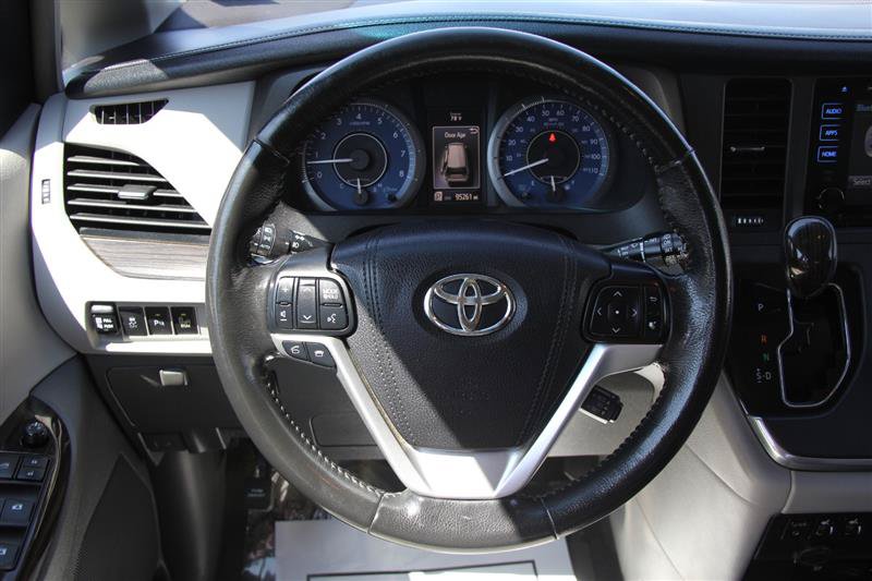 Used 2017 Toyota Sienna XLE Premium AWD/4WD image 29