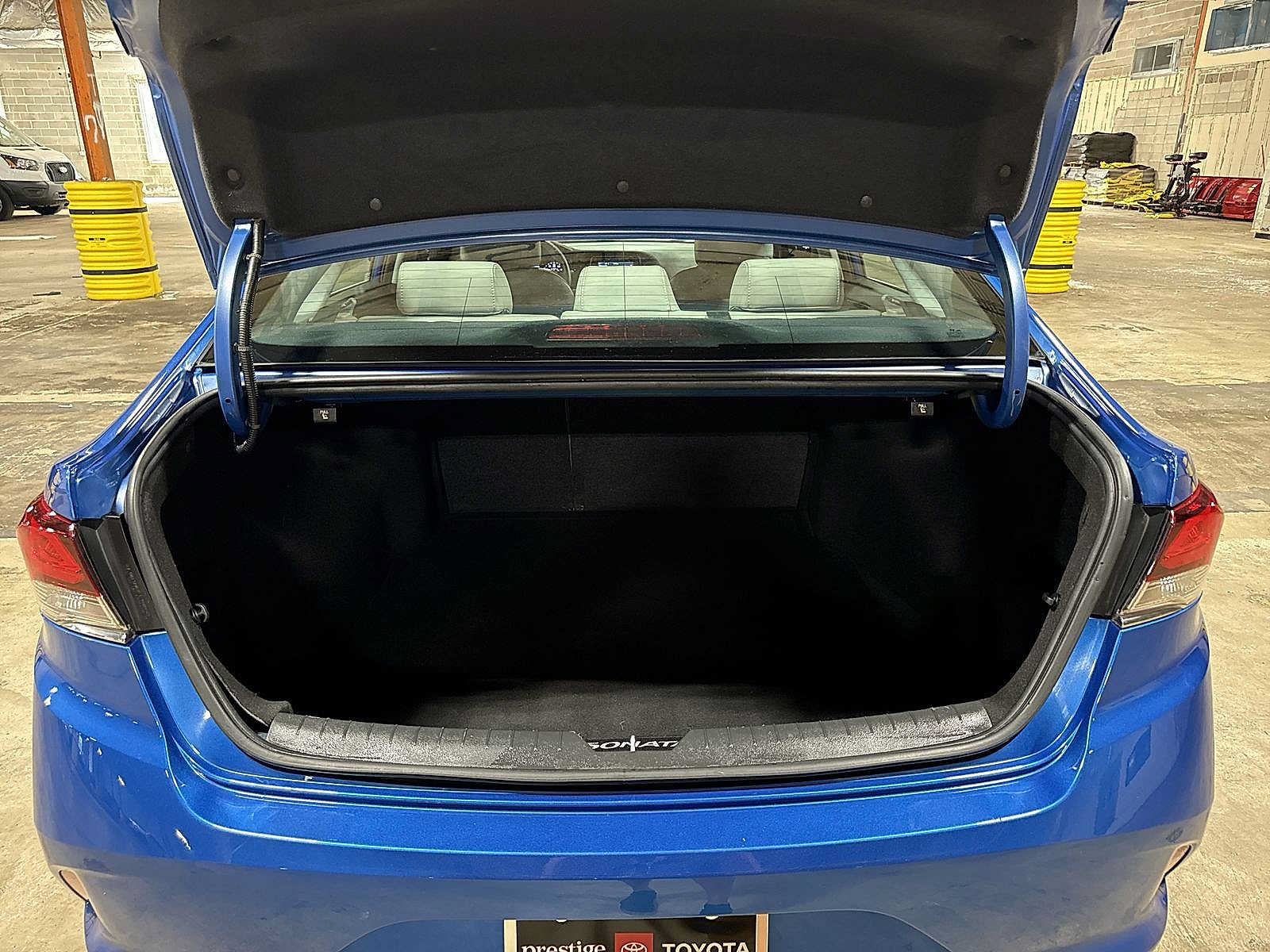Used 2018 Hyundai Sonata Limited w/ Cargo Package FWD image 11