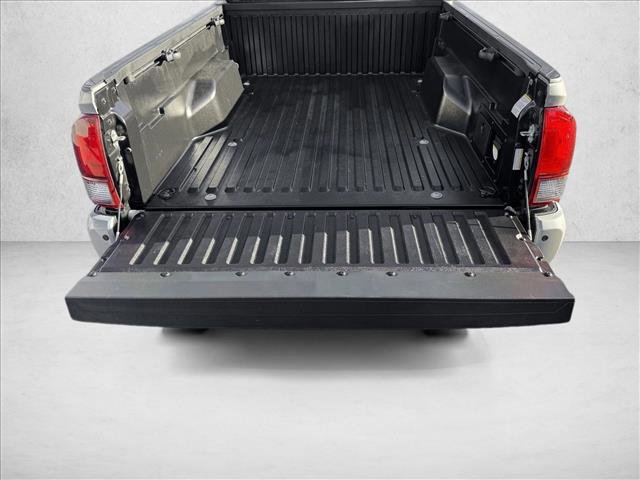 Used 2019 Toyota Tacoma TRD Off-Road image 8