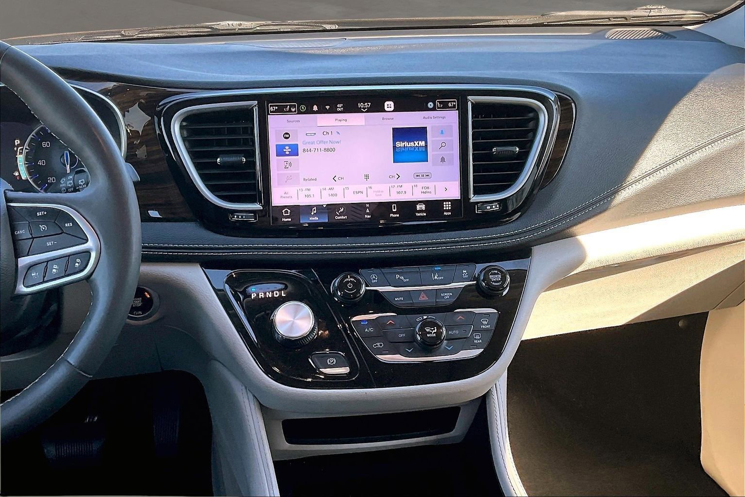 Used 2023 Chrysler Pacifica Limited image 9