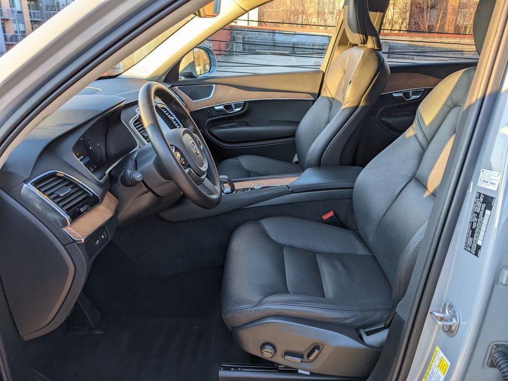 Certified 2025 Volvo XC90 T8 Plus w/ Protection Package Premier image 11