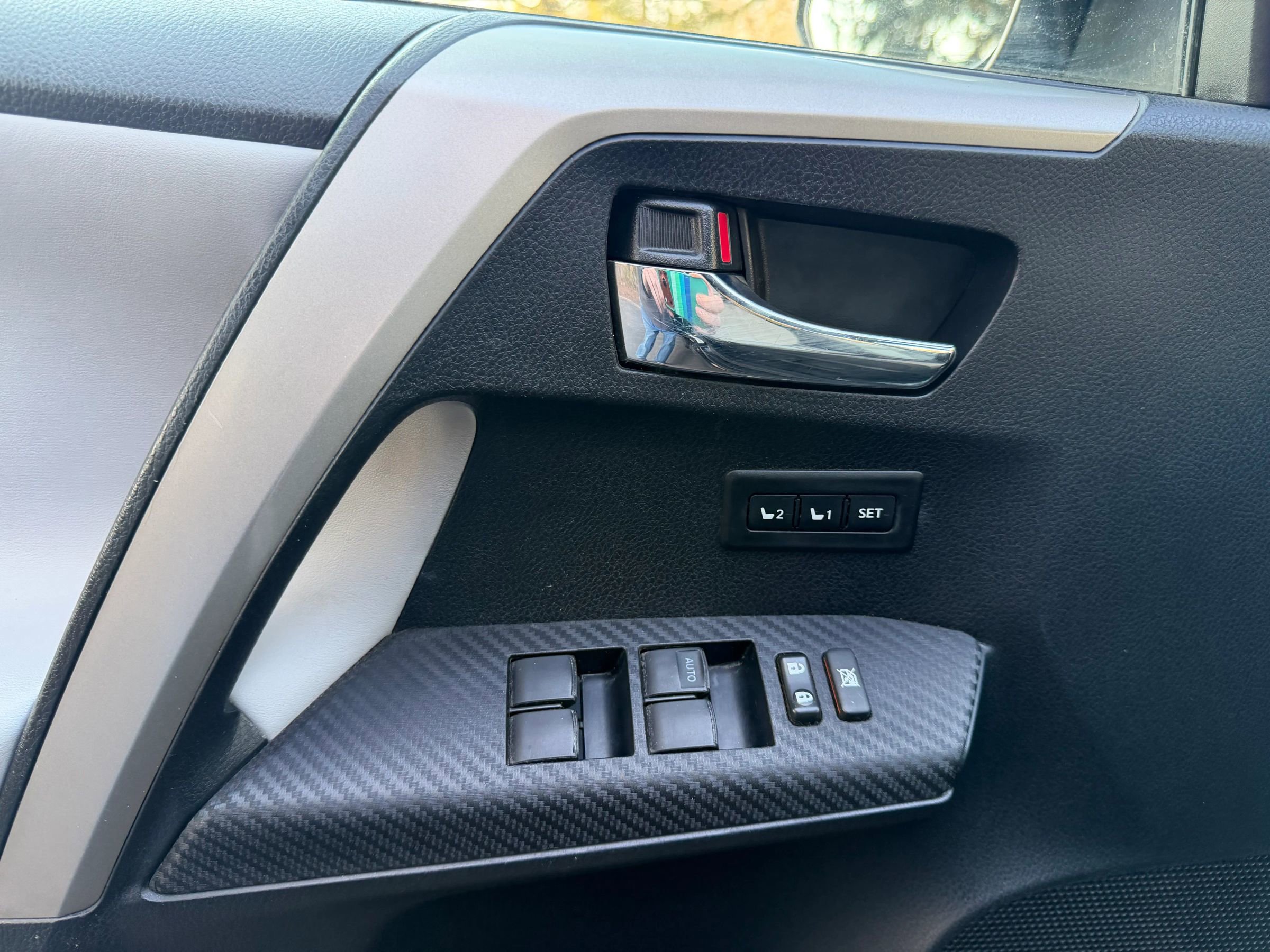 Used 2015 Toyota RAV4 Limited image 14