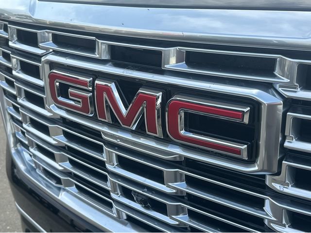 New 2026 GMC Yukon XL Denali w/ Denali Reserve Package image 38