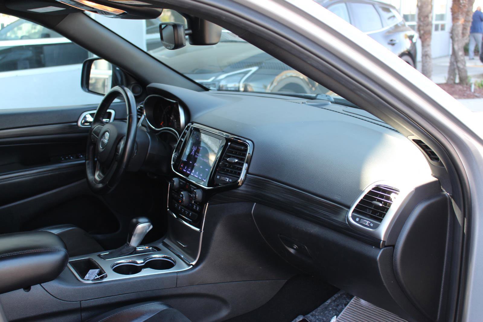 Used 2019 Jeep Grand Cherokee Altitude image 15