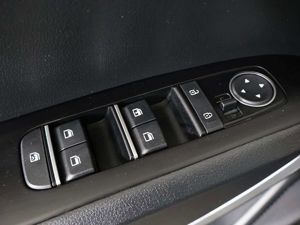 Used 2025 Kia Soul LX w/ LX Technology Package FWD image 35