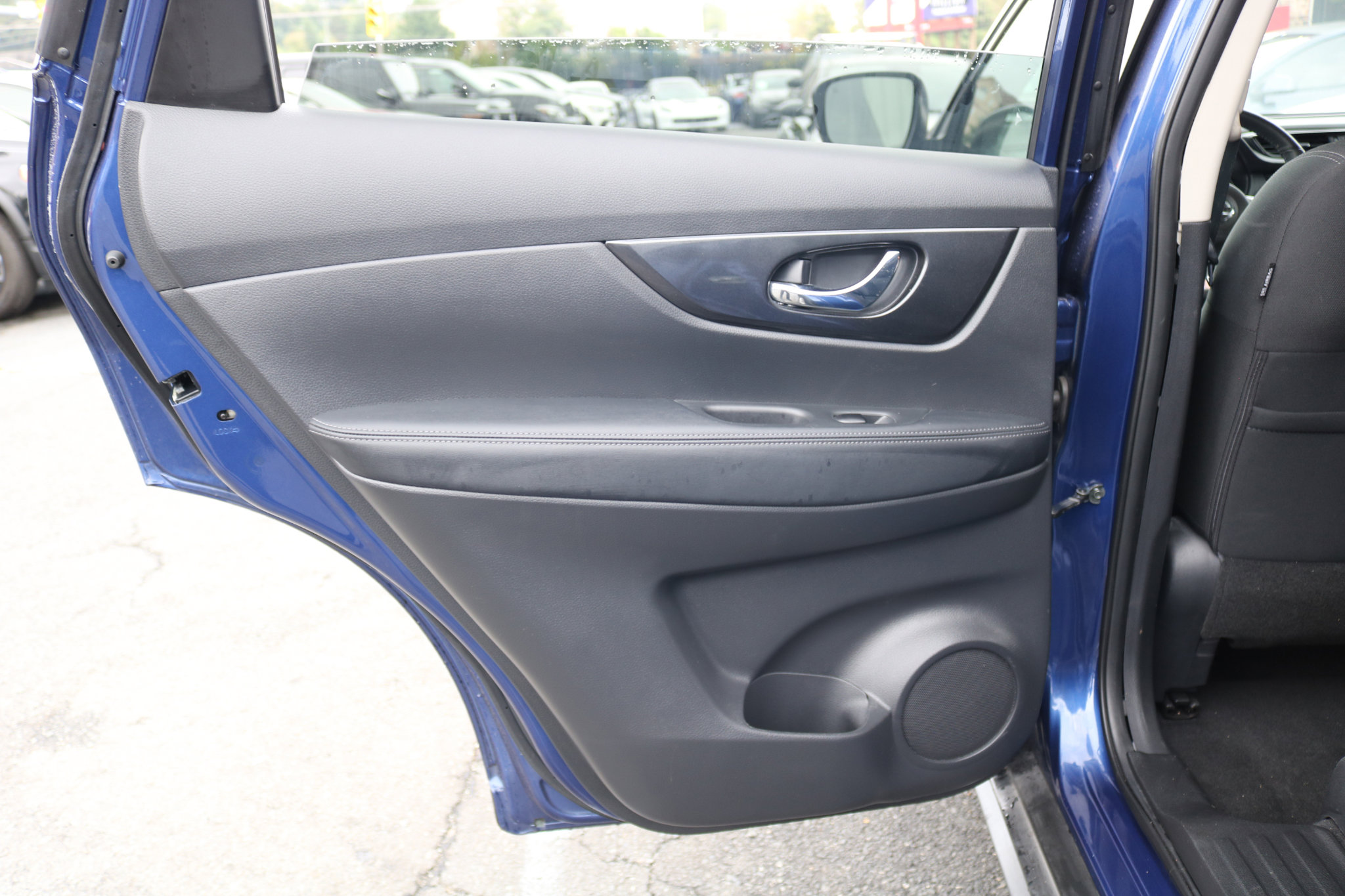Used 2019 Nissan Rogue SV image 33