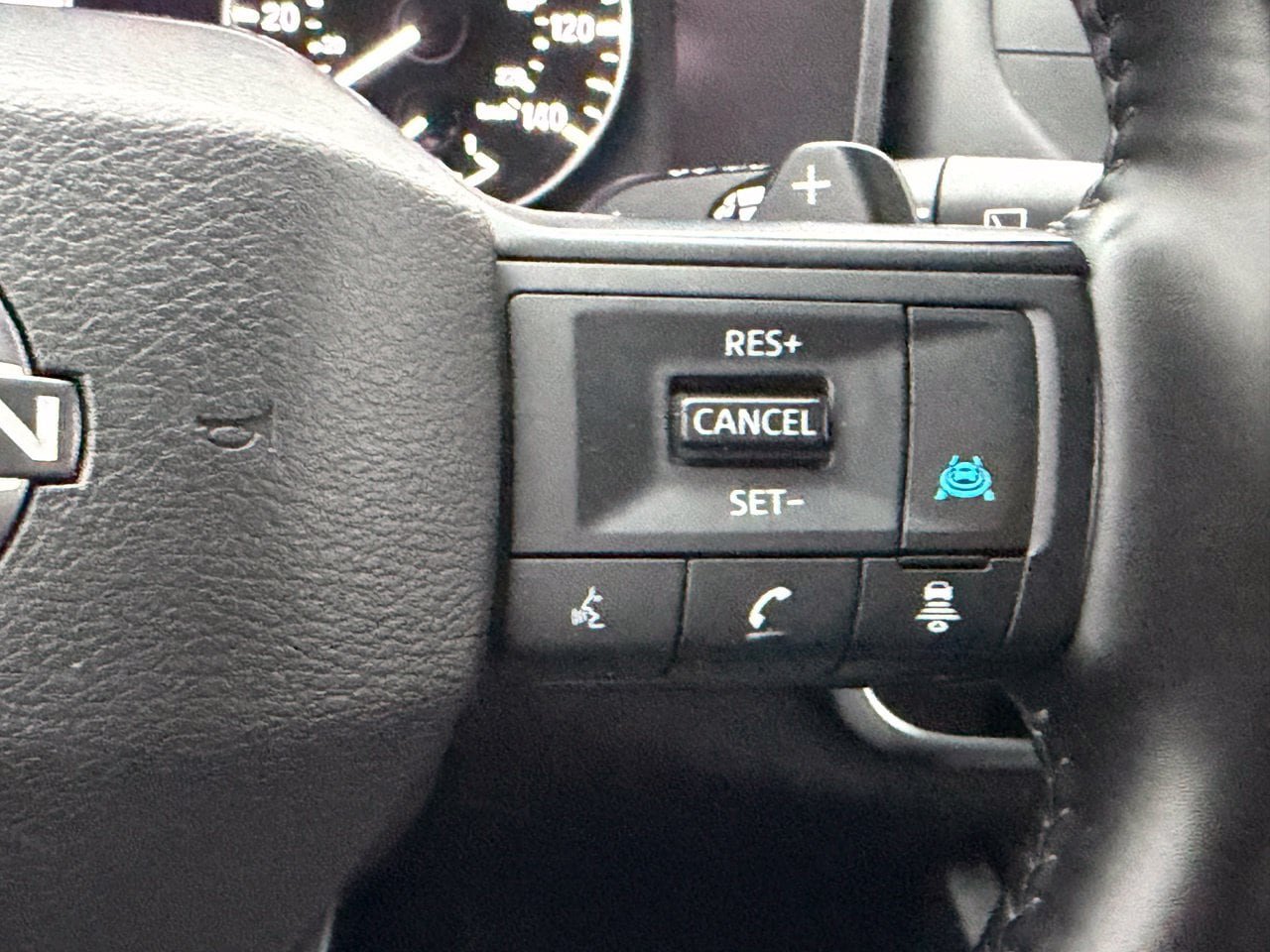 Certified 2025 Nissan Rogue SV FWD image 17