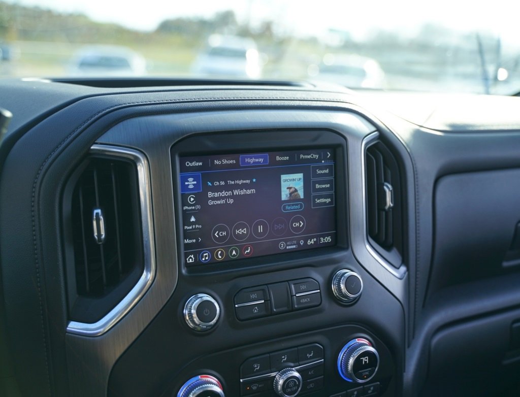 Used 2022 GMC Sierra 2500 Denali w/ Denali Black Diamond Edition image 18