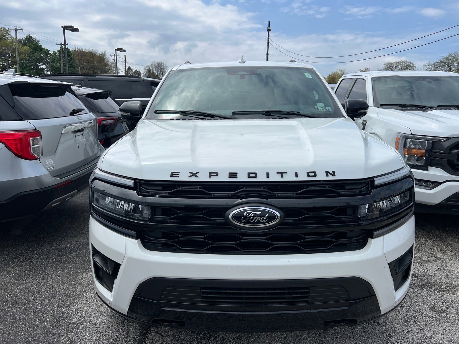 Used 2023 Ford Expedition Max Limited AWD/4WD image 2