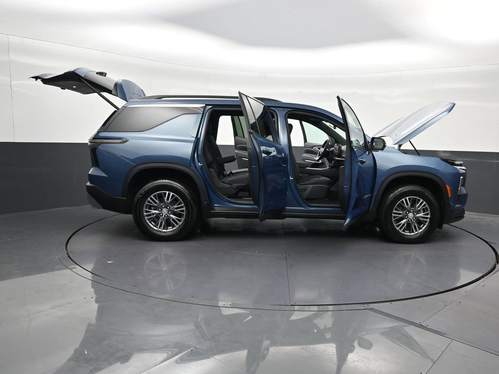 Used 2025 Chevrolet Traverse LT w/ Driver Confidence Package FWD image 38