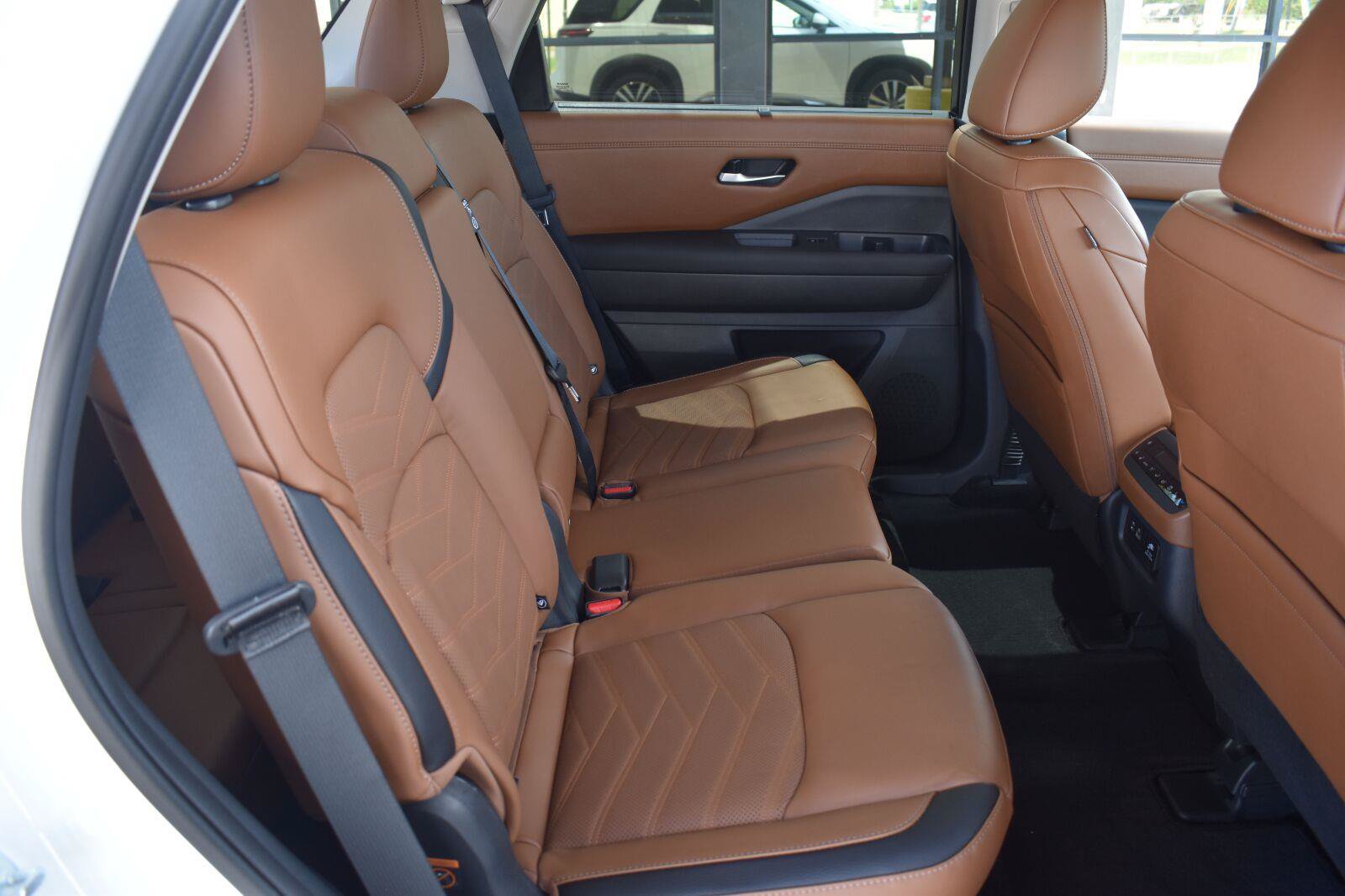 Used 2025 Nissan Pathfinder Platinum w/ Cargo Package FWD image 70