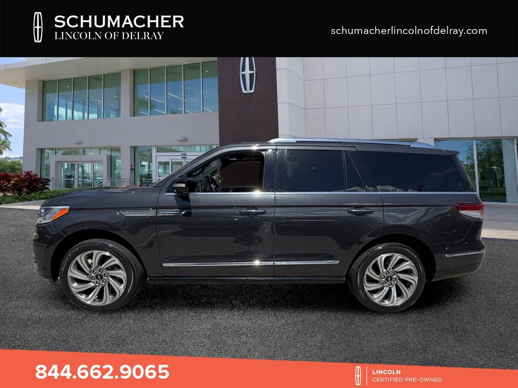 Used 2022 Lincoln Navigator Reserve RWD image 4