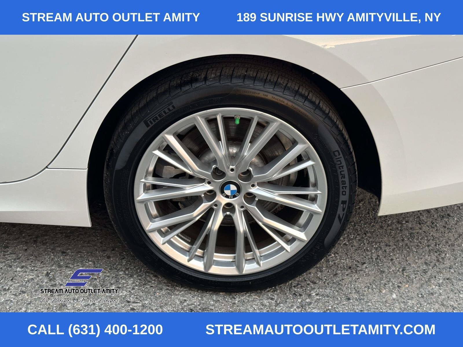 Used 2024 BMW 330i xDrive Sedan w/ Premium Package AWD/4WD image 12
