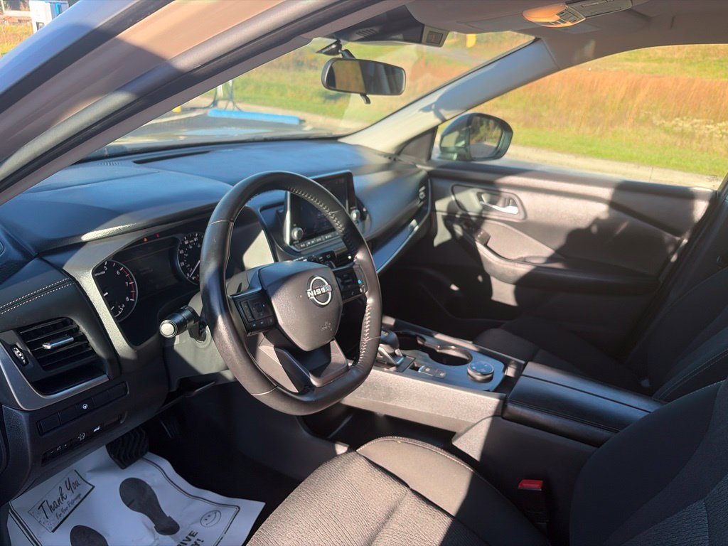 Used 2025 Nissan Rogue SV AWD/4WD image 18
