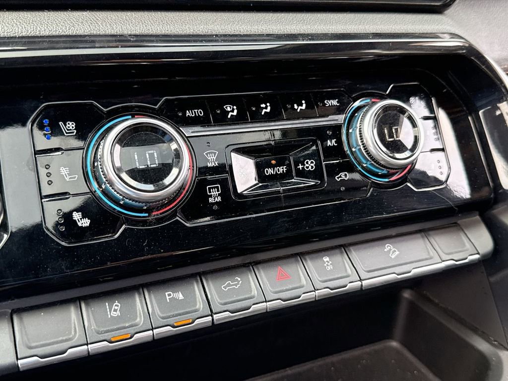 Used 2024 GMC Sierra 2500 AT4 w/ Technology Package image 19