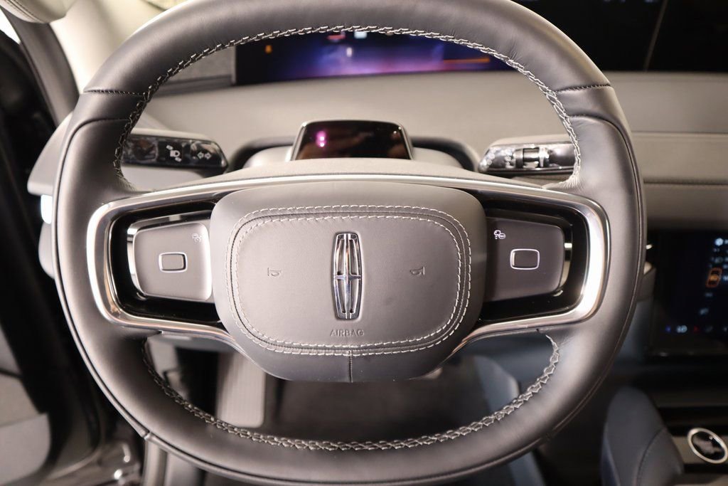 New 2025 Lincoln Navigator Reserve image 3