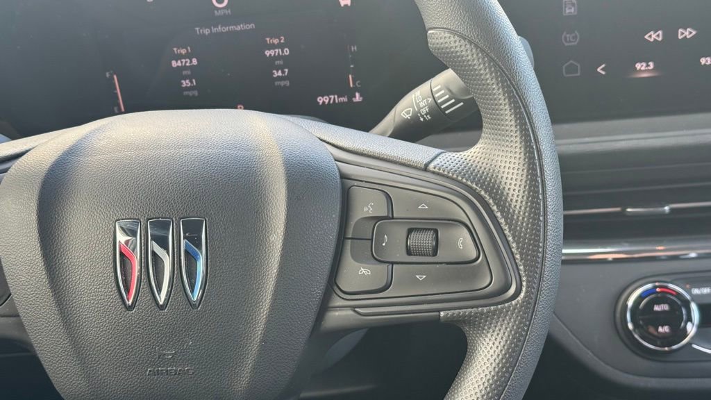 Used 2025 Buick Envista Preferred image 16