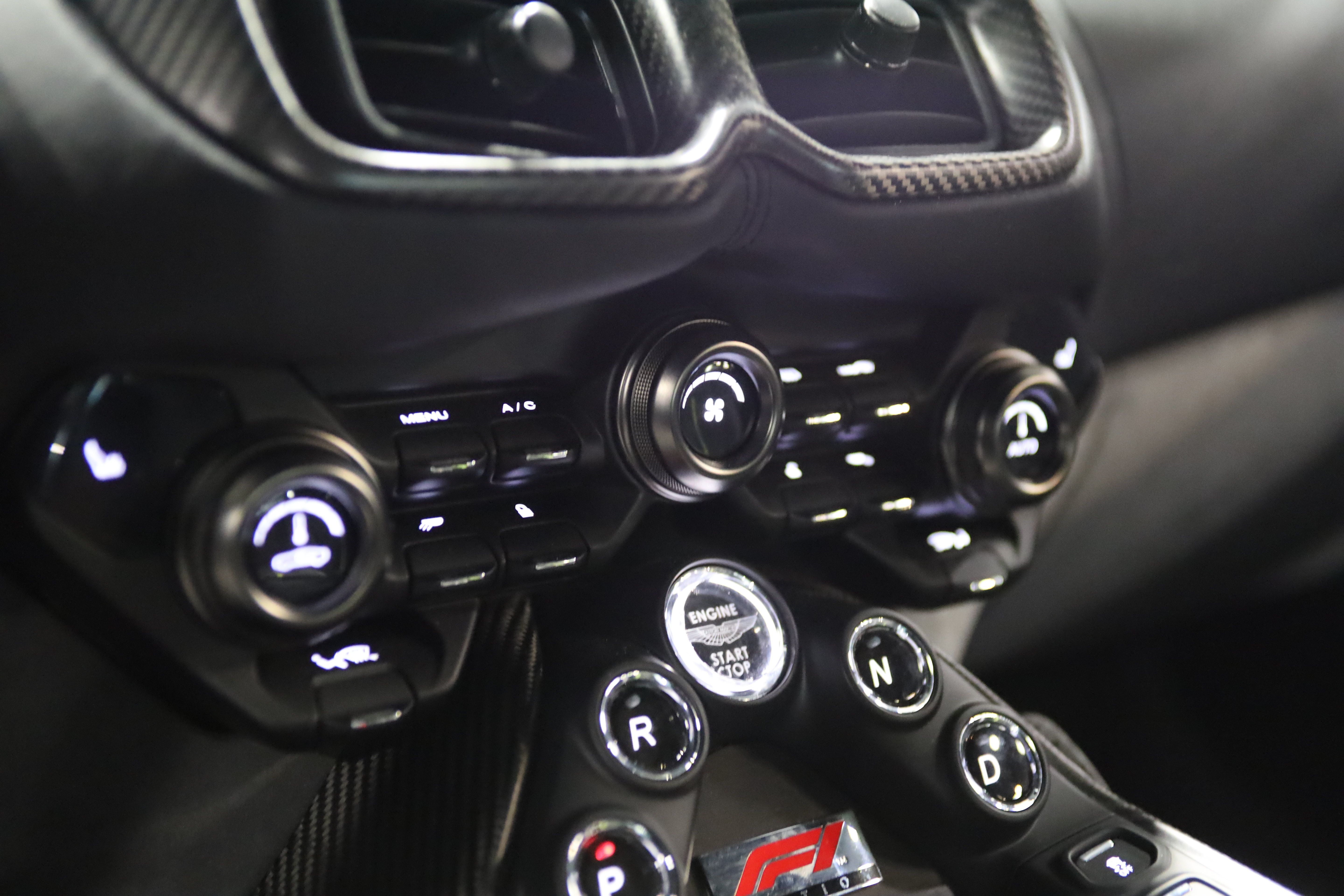 Used 2023 Aston Martin V8 Vantage Coupe RWD image 26