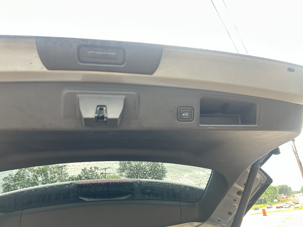 Used 2024 GMC Terrain SLT FWD image 9