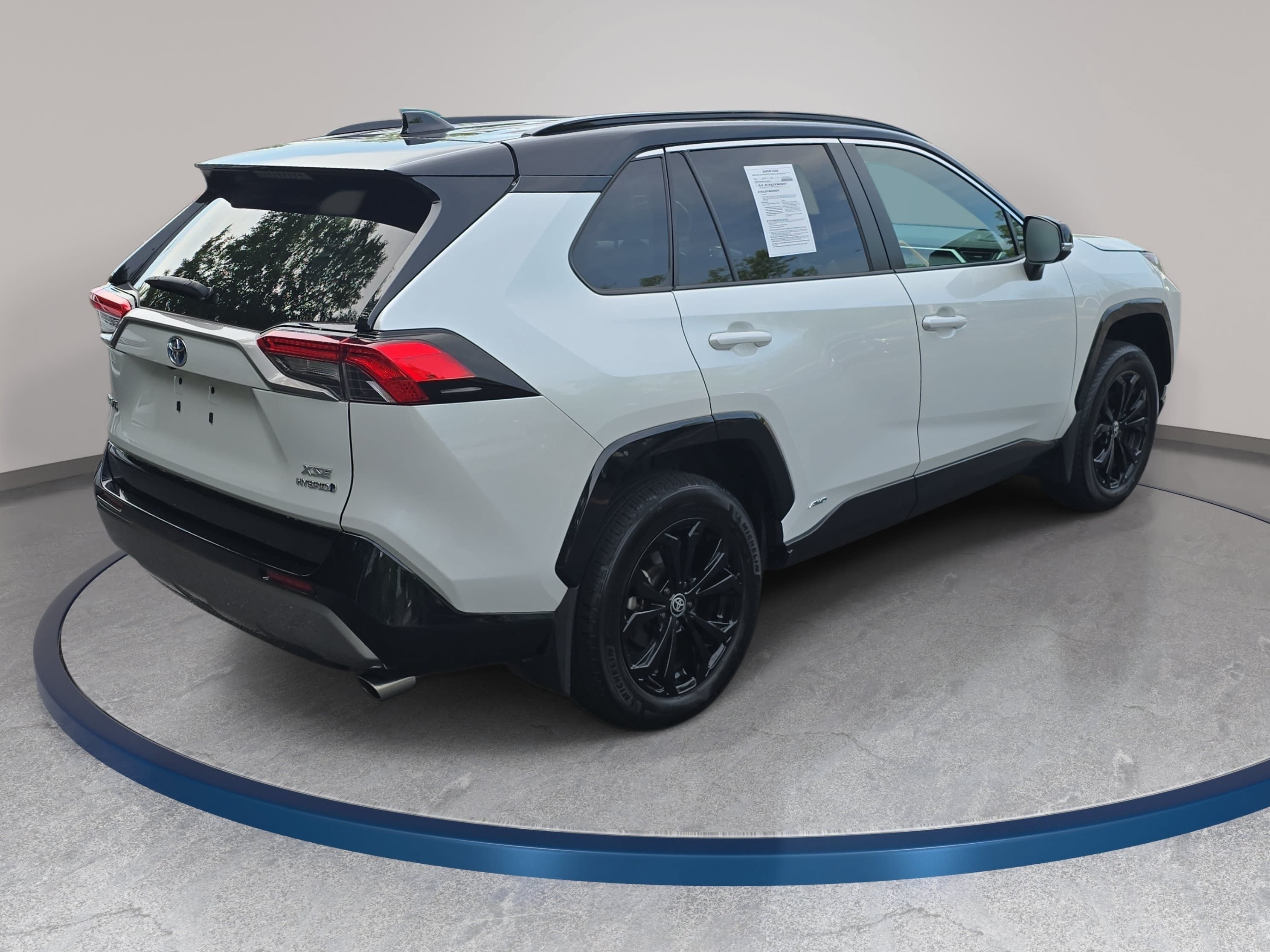 Used 2024 Toyota RAV4 XSE w/ Weather Package AWD/4WD image 5