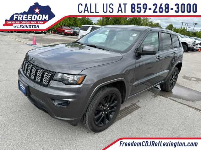 Used 2017 Jeep Grand Cherokee Altitude AWD/4WD image 1