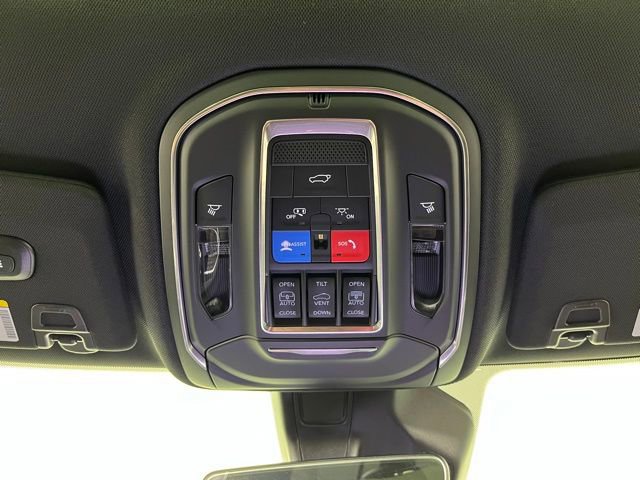 Used 2025 Jeep Grand Cherokee Limited AWD/4WD image 38