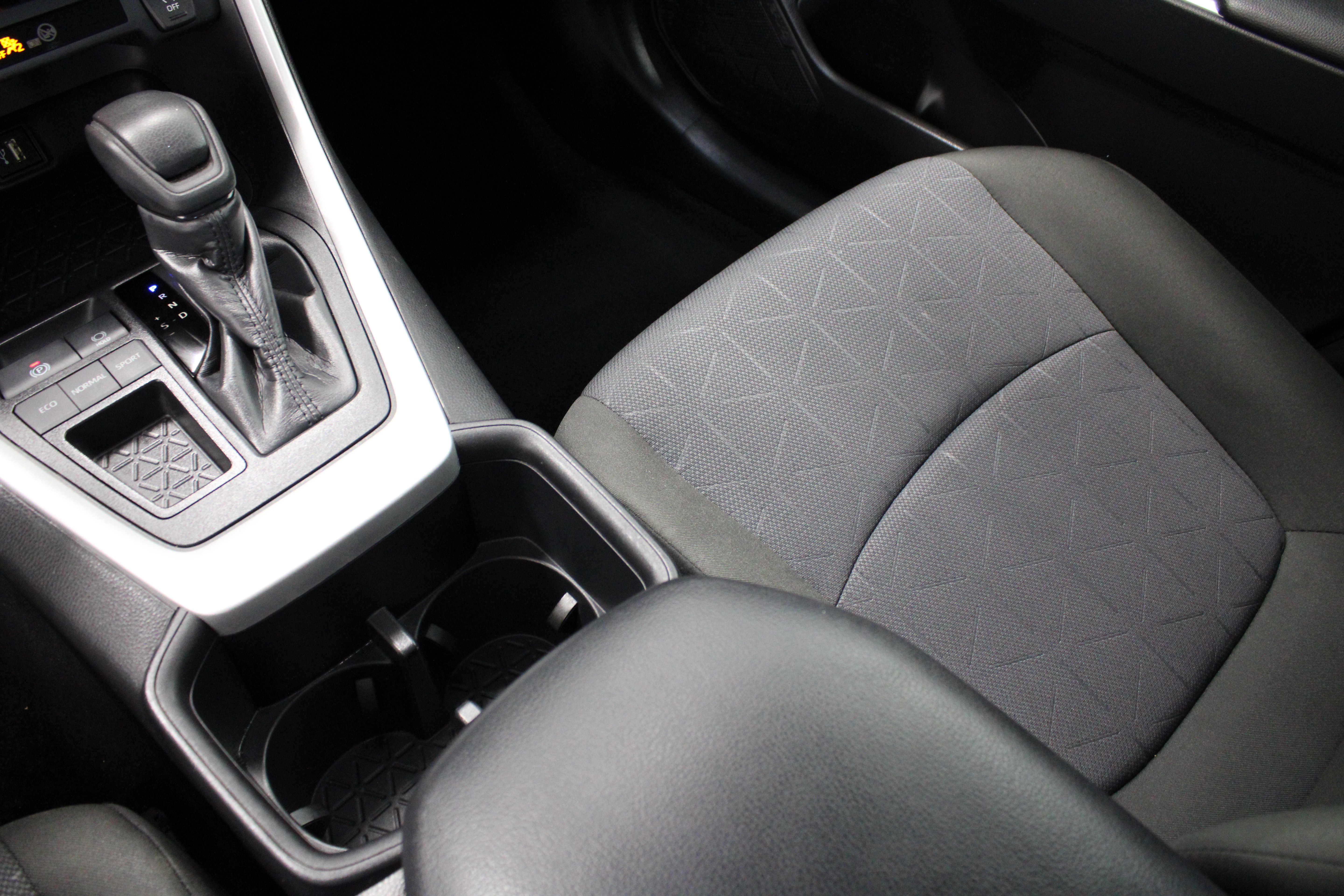 Used 2025 Toyota RAV4 XLE FWD image 17