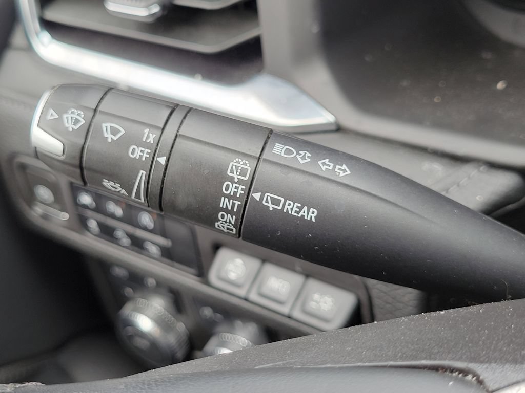 Used 2024 GMC Yukon XL Denali AWD/4WD image 32