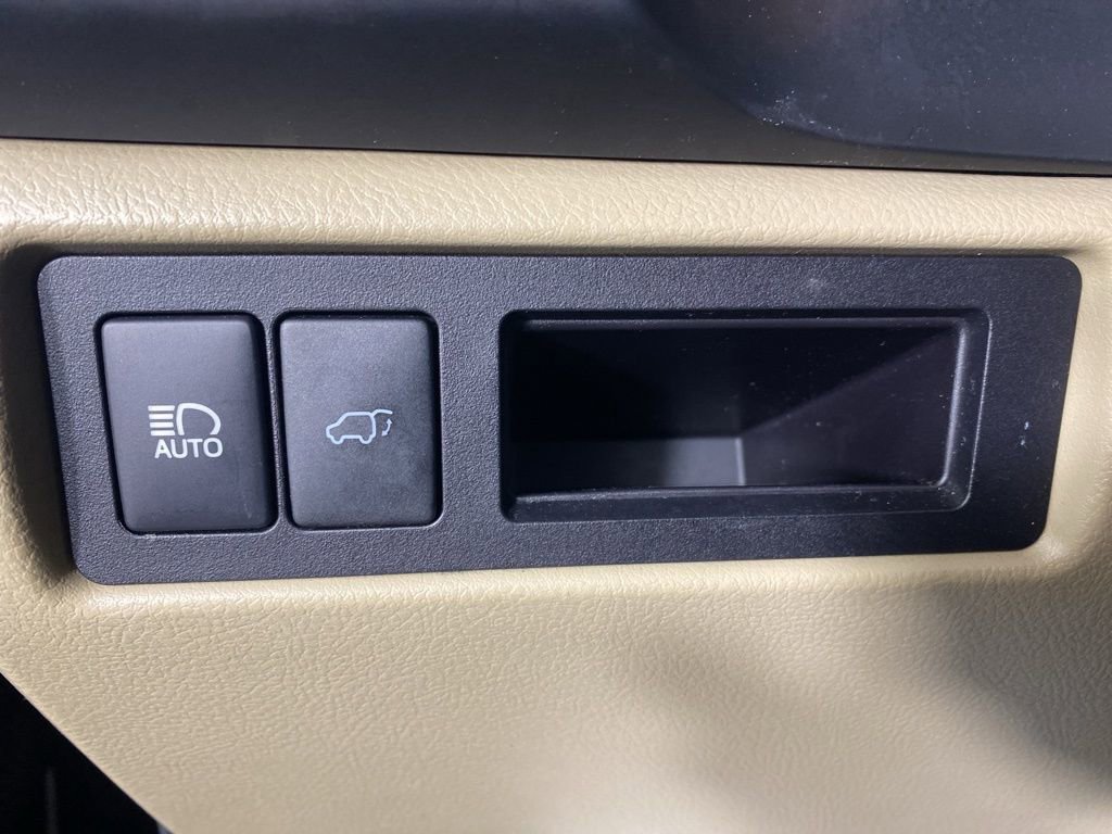 Used 2018 Toyota Sequoia Limited w/ Safety & Convenience Package AWD/4WD image 25