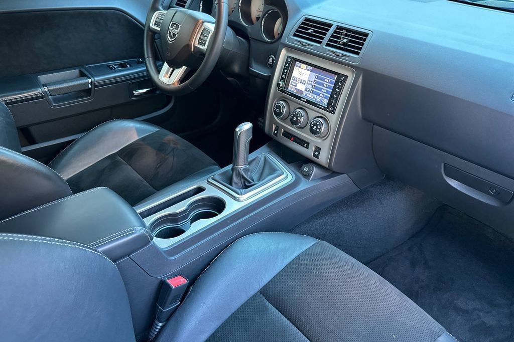 Used 2011 Dodge Challenger SRT8 w/ Green w/Envy Group image 15