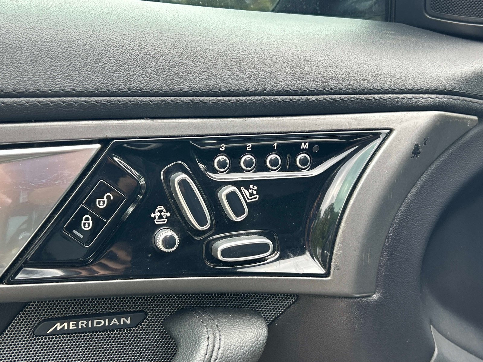 Used 2014 Jaguar F-TYPE S RWD image 14