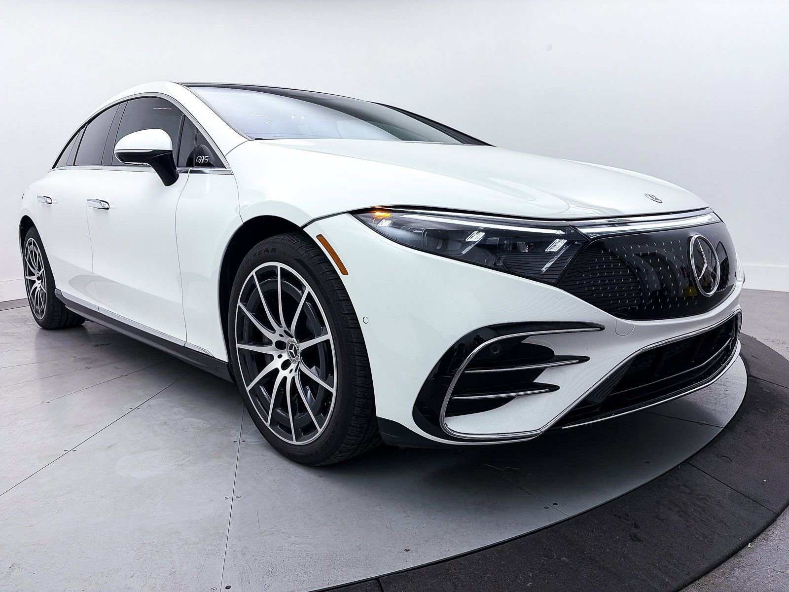 Used 2022 Mercedes-Benz EQS 580 4MATIC Sedan image 13