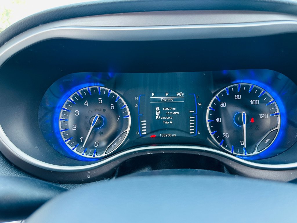 Used 2019 Chrysler Pacifica Touring-L FWD image 19