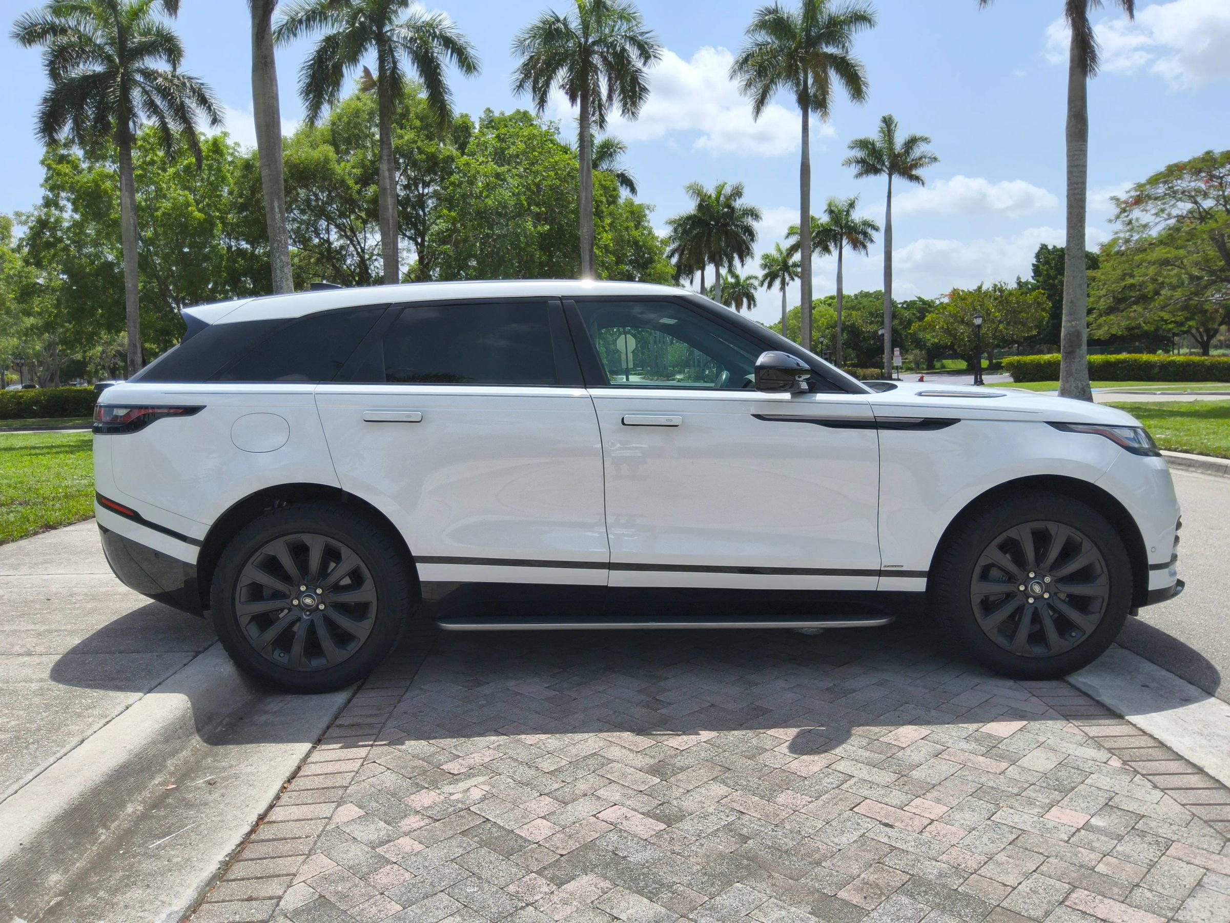Used 2019 Land Rover Range Rover Velar R-Dynamic SE image 8