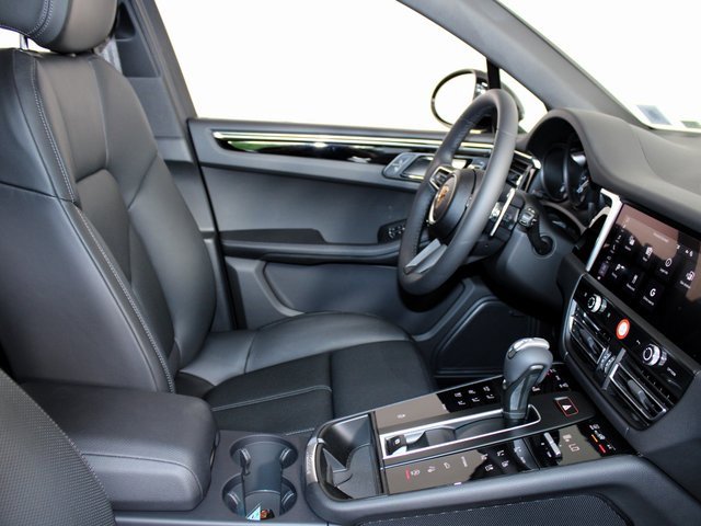 New 2025 Porsche Macan image 29