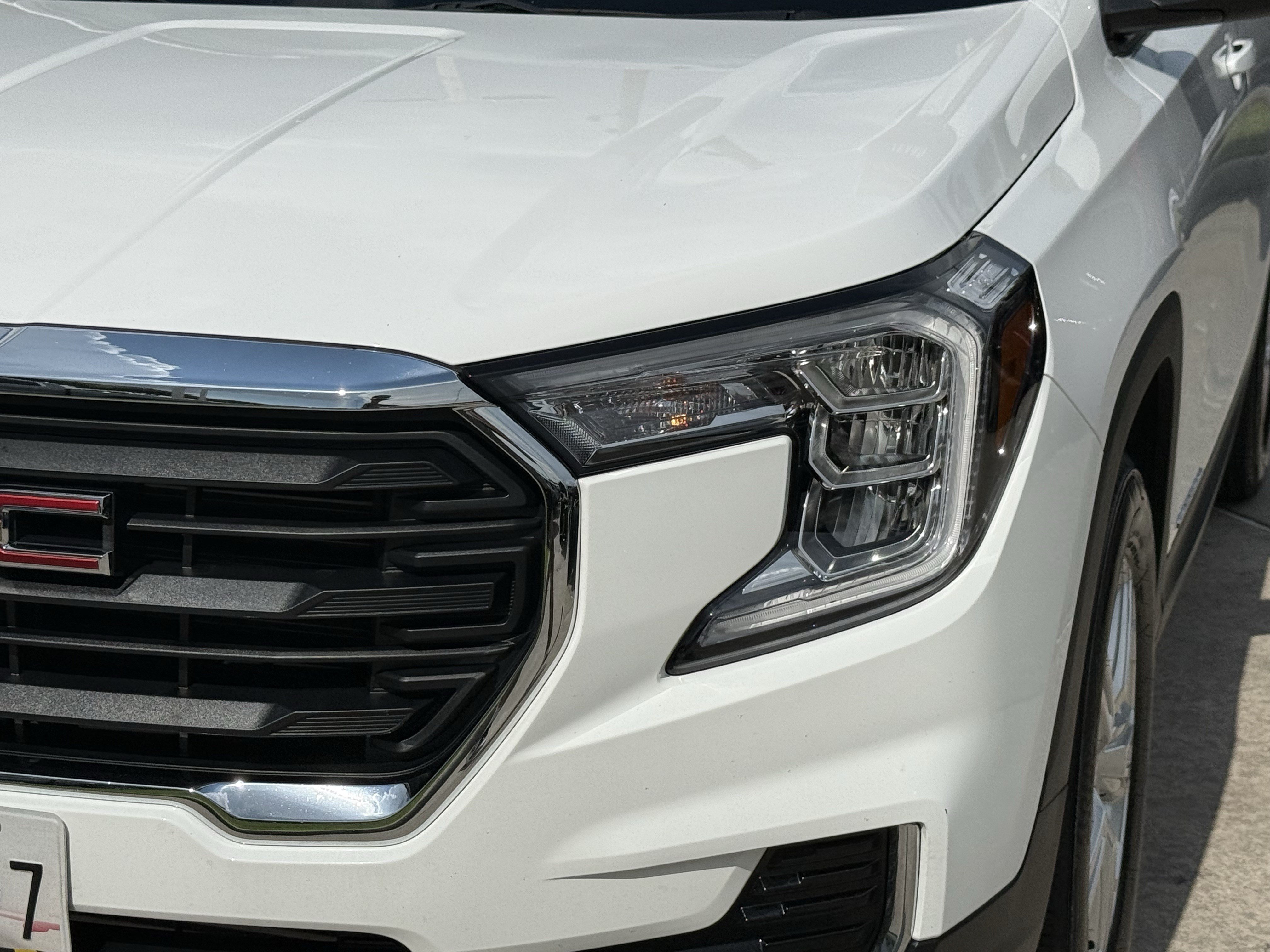 Used 2024 GMC Terrain SLE AWD/4WD image 11