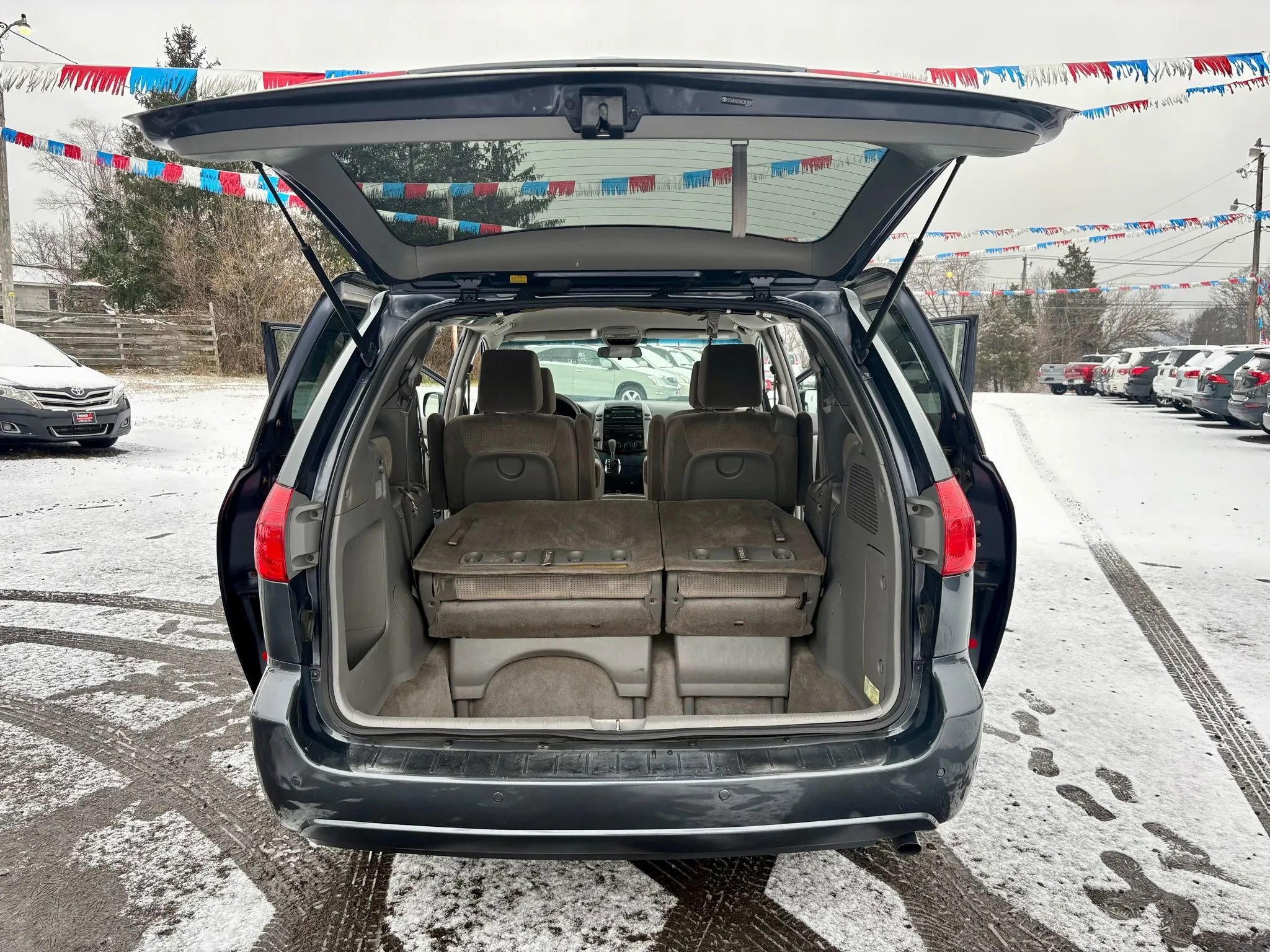 Used 2010 Toyota Sienna LE image 22