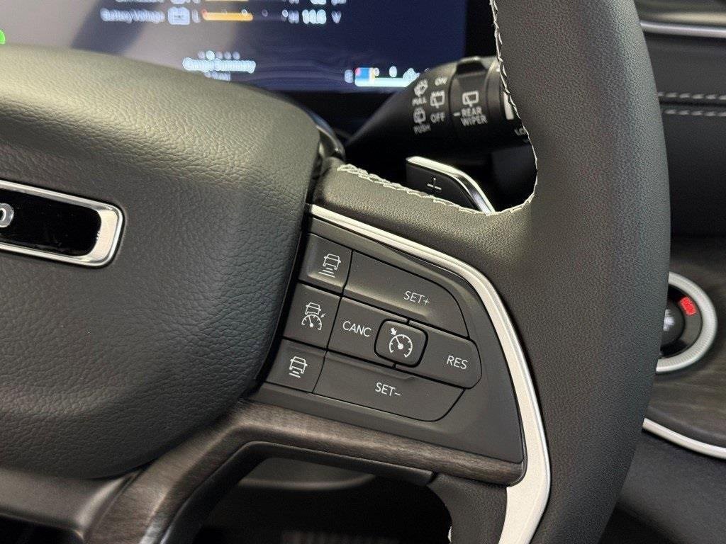 New 2025 Jeep Grand Cherokee Limited w/ Luxury Tech Group II image 32