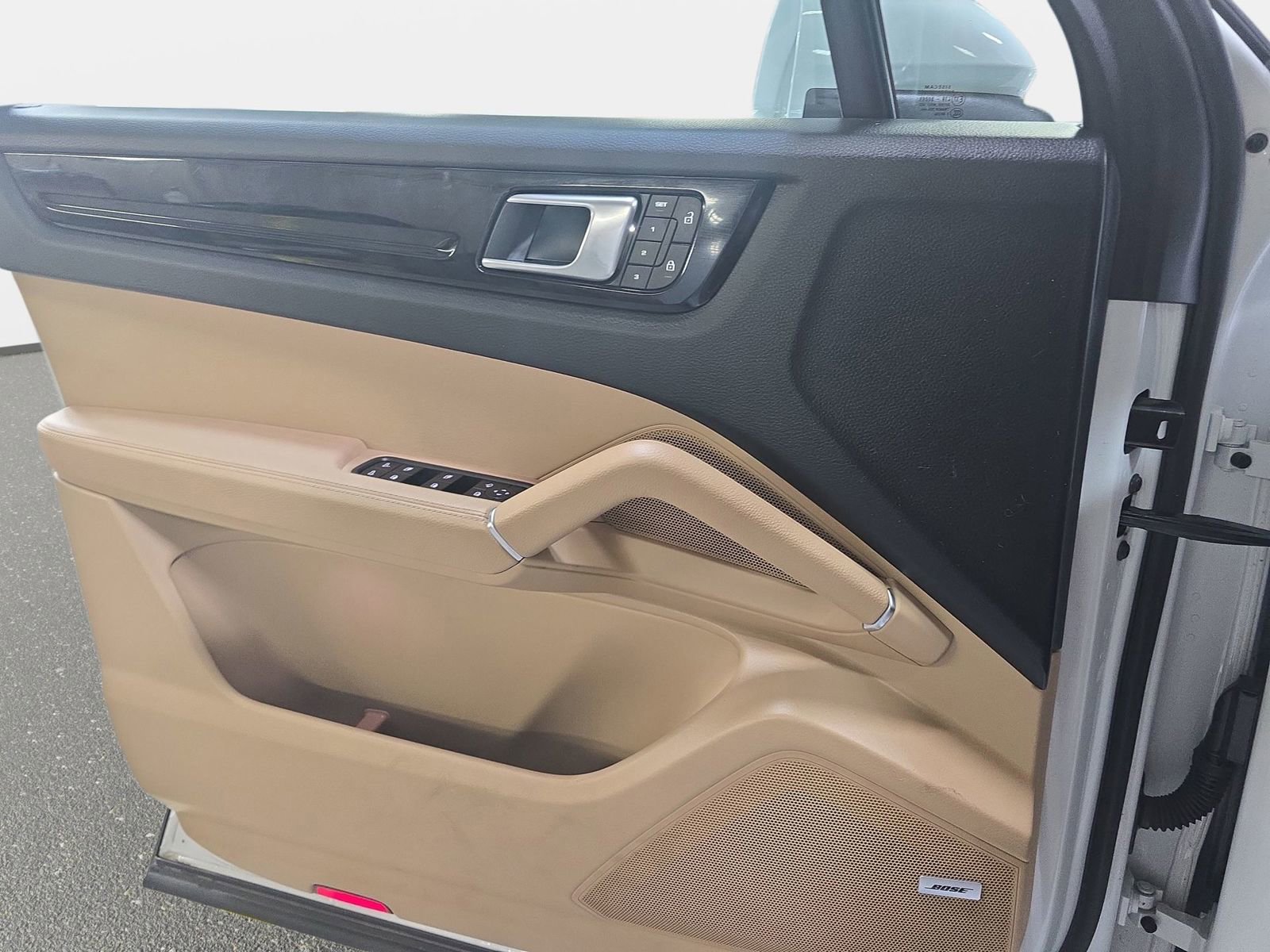 Certified 2022 Porsche Cayenne AWD/4WD image 26