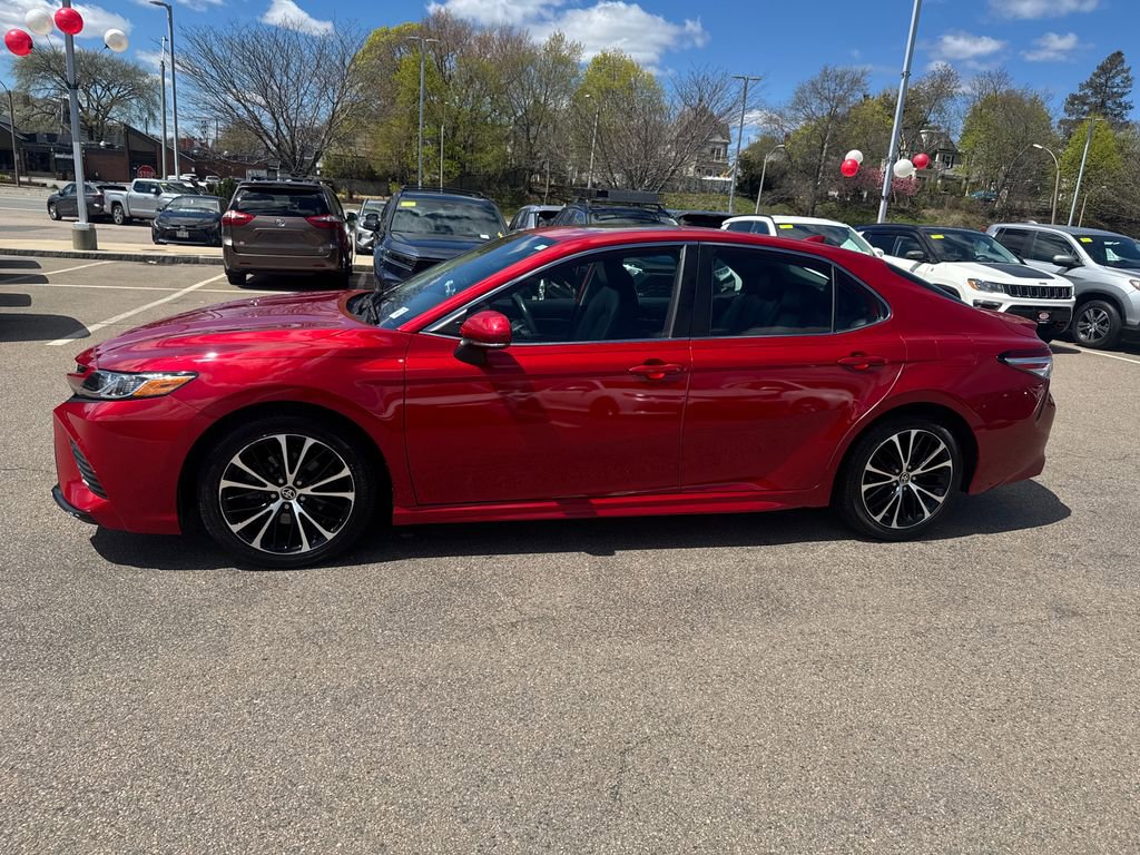 Used 2020 Toyota Camry SE w/ Moonroof Package AWD/4WD image 4