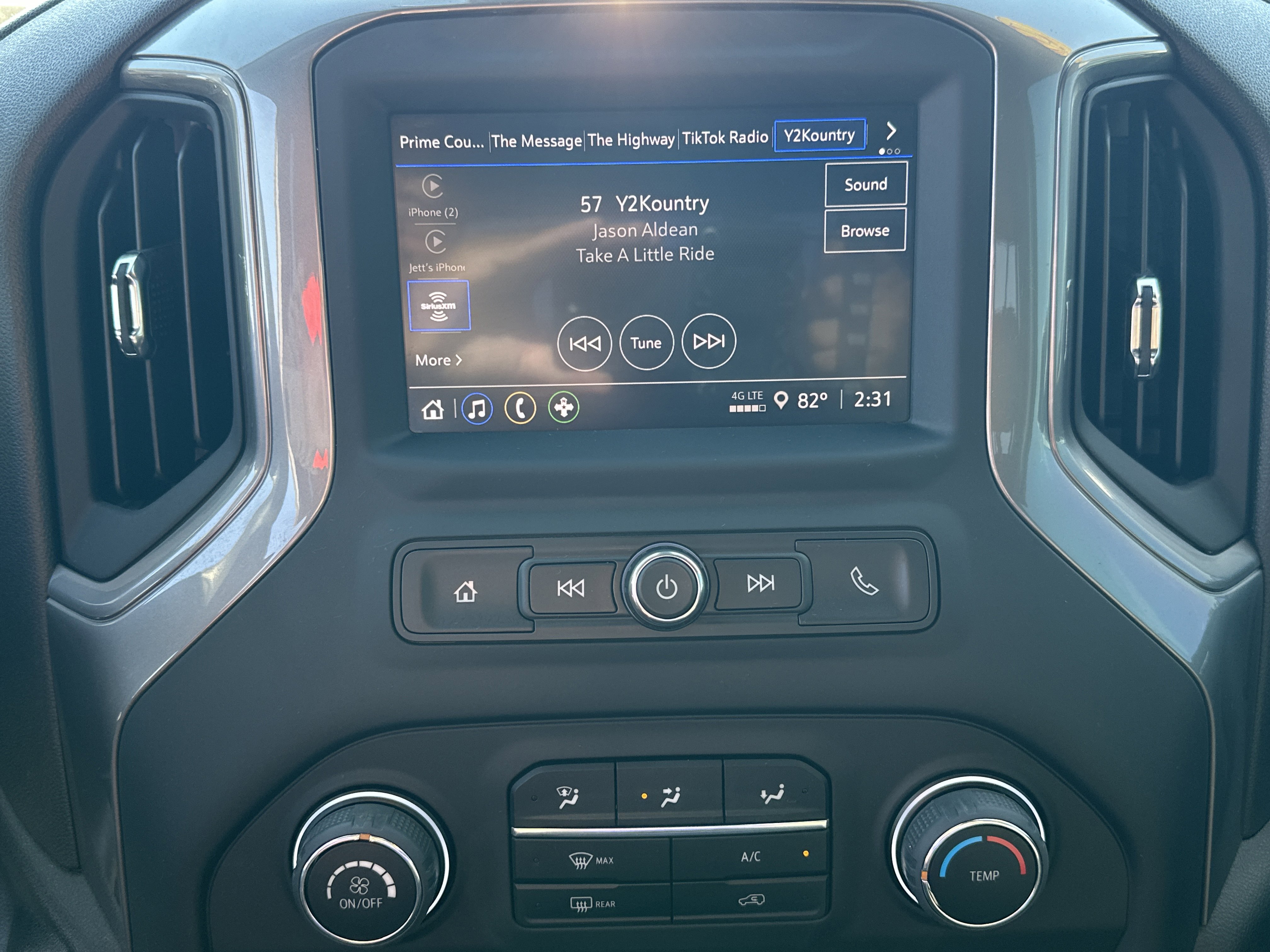 Used 2022 Chevrolet Silverado 1500 Custom image 28