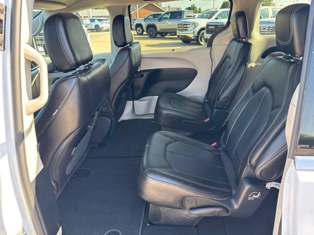 Used 2024 Chrysler Pacifica Touring-L FWD image 20